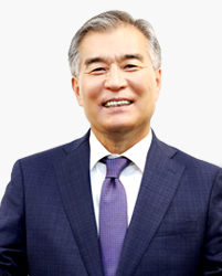 A Picture of Kim Hyeonki                   